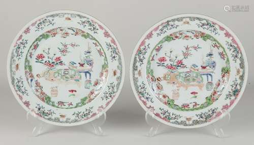 Two 18th century Chinese plates Ã˜ 23 cm.