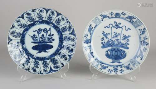 Two Kang Xi plates Ã˜ 20.5 cm.