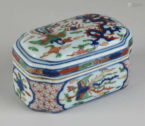 Chinese lidded box