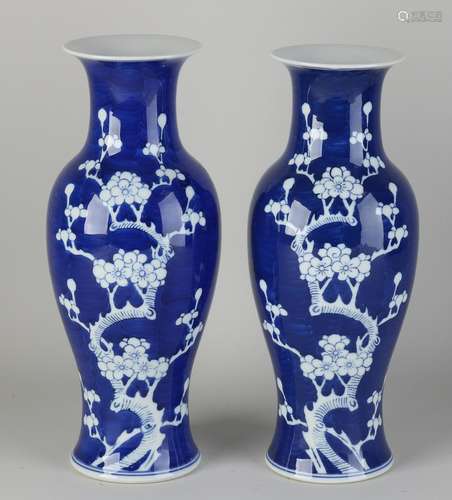 Two Chinese vases