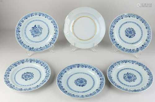 Set of six 18th century Chinese plates Ã˜ 23.5 cm.