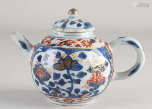 Chinese Imari teapot Ã˜ 9 cm.