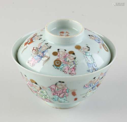 Chinese lidded bowl