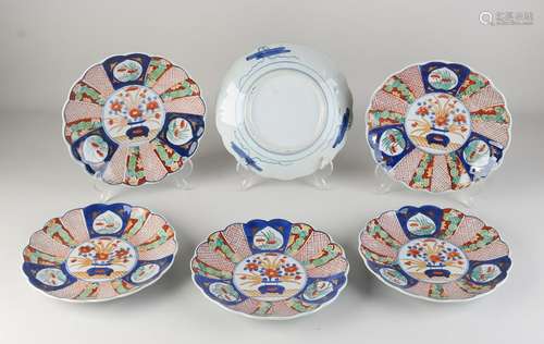 Six Japanese Imari plates Ã˜ 22 cm.