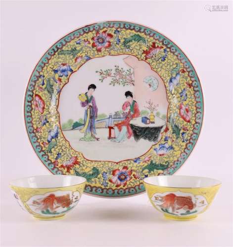 A porcelain famille jaune dish, China, 20th century.