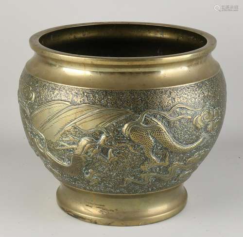 Japanese flower pot with dragon and tiger