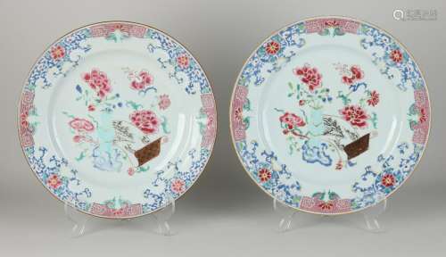 Two Chinese plates Ã˜ 27.7 cm.