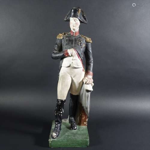 Napoléon 1er Empereur en plâtre peint. Haut : 56 cm (recollé...
