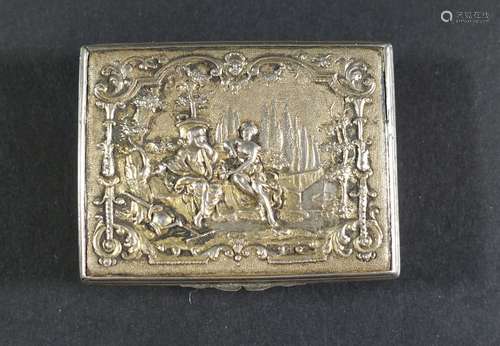 Tabatière rectangulaire en argent repoussé et ciselé à décor...