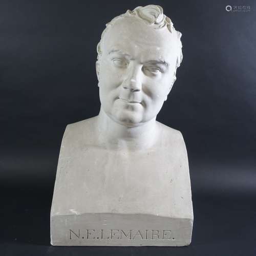 Buste en plâtre de Nicolas LEMAIRE. Haut : 58 cm (éclats imp...