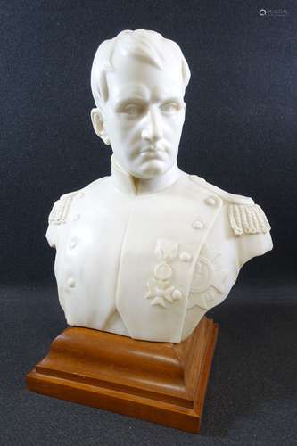 Buste de Napoléon 1er en marbre blanc sculpté. Haut : 54 cm,...