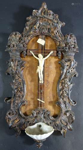 Crucifix, le Christ en ivoire sculpté sur Croix en placage d...