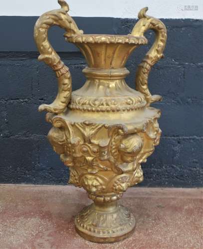 Grand vase en carton bouilli pressé-moulé doré à décor en re...