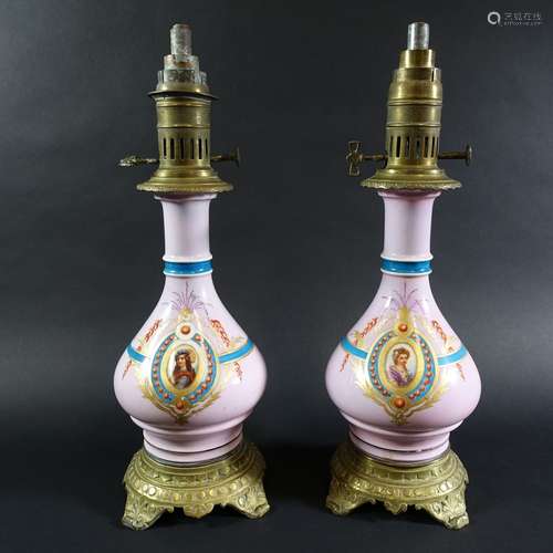 Paire de lampes à pétrole d'époque Napoléon III de forme bal...