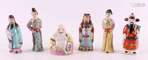 A lot of polychrome porcelain figures, including immortals, ...