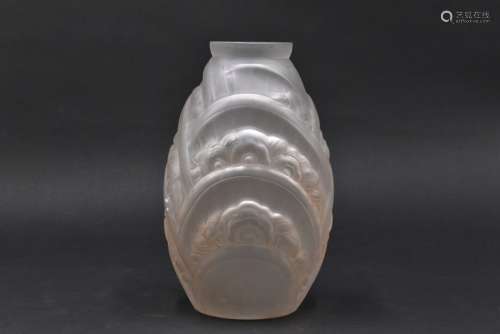 MULLER FRERES - LUNEVILLE. Vase ovoïde en verre blanc moule ...