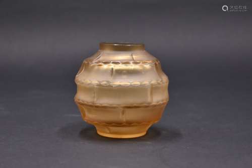 André HUNEBELLE (1896 - 1985).Vase sphérique cranté en verre...