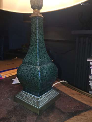 263. Pied de lampe, fin XIXe siècle,en céramique façon porph...