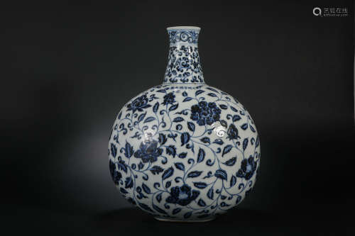 Qing Dynasty Blue and White Flower Holding Moon Vase