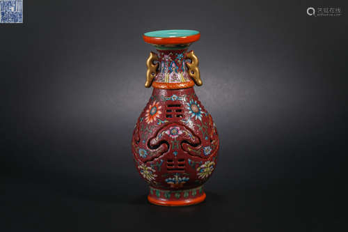 Qing Dynasty Famille Rose Flower Turning Heart Bottle