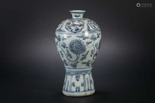 Ming dynasty blue and white flower plum vase