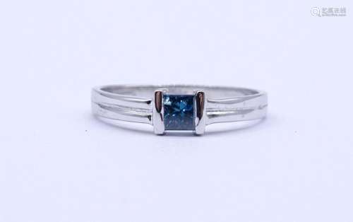 WG Ring 14K (0.585) mit einen blauen Diamant 0,25ct.