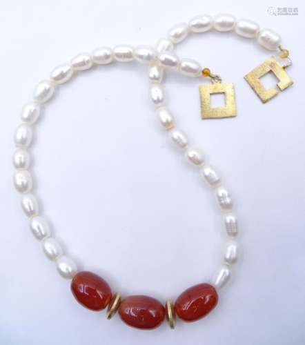 Perlenkette, Karneol, Silber vergoldet, L. 50 cm, 72 gr.