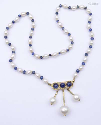 Halskette mit Perlen und Saphiren,Goldverschluss um 18K (750...