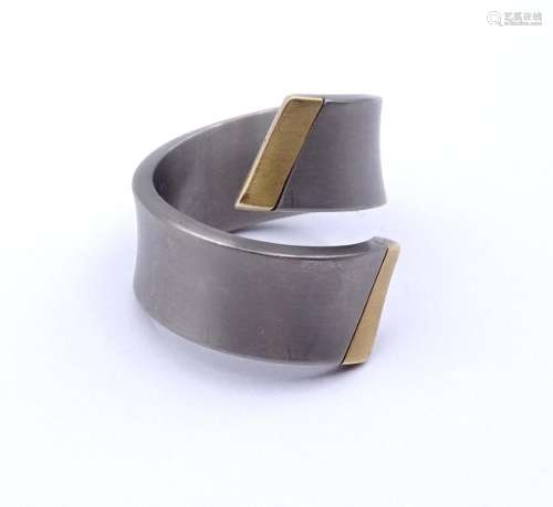 Ring ,Stahl/Gold um 18 K, RG 54
