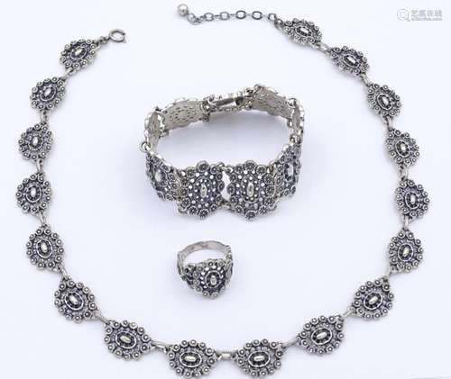 Schmuckset,Silber 0.835, Armband,Ring und Collier,zus.85g.