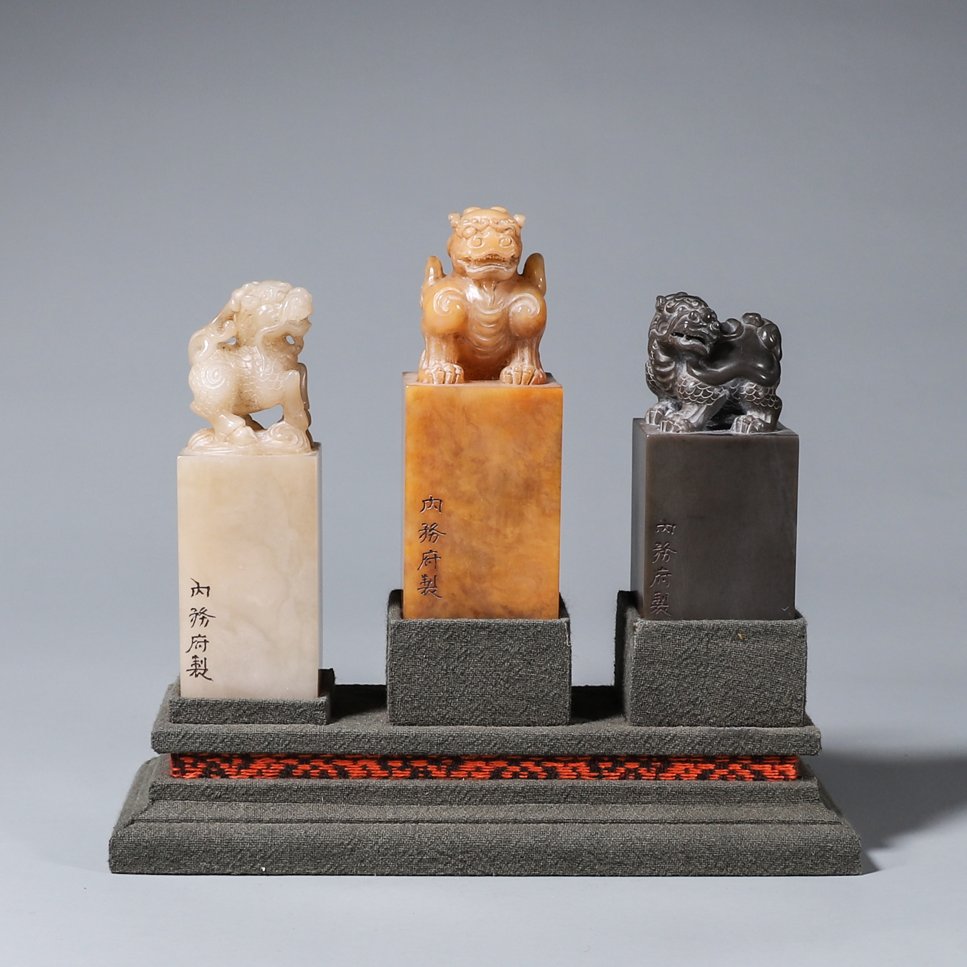 【海】中国　寿山石　龍文彫刻　印材　時代品　中国美術品 寿山石 田黄石 彫刻 龍戯珠 印章 置物 甲辰秋 蒋山堂銘 漢文