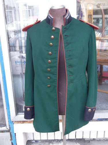 kaiserliche grüne Uniformjacke mit breiten Epauletten