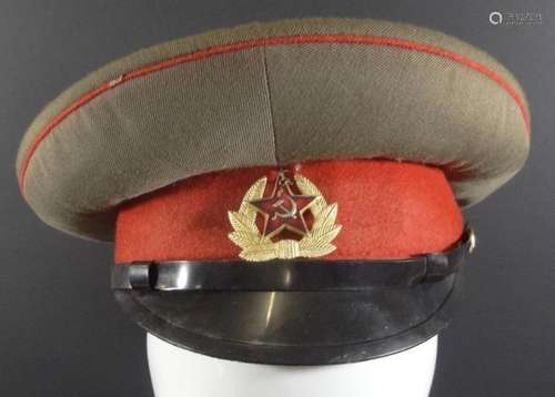 russische Uniform Schirmmütze mit Abzeichen