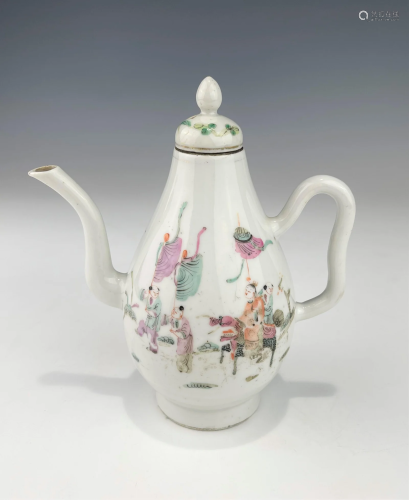 A 19TH CENTURY CHINESE FAMILLE ROSE PEAR-SHAPE…