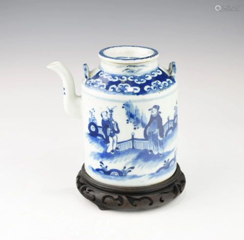 A 19TH CENTURY LARGE CHINESE BLUE AND WHITE T…