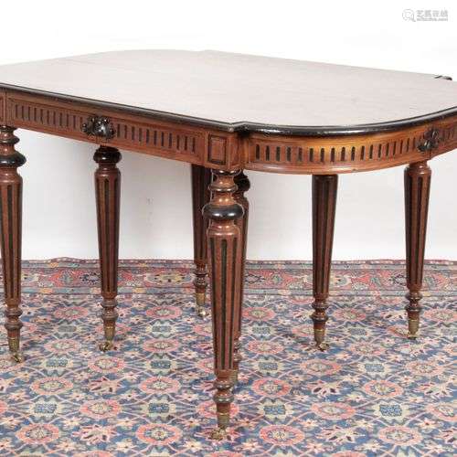 TABLE DE SALLE À MANGER, de style Louis XVI en acajou et aca...