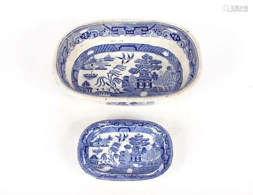 A 19th Century blue and white willow pattern pie dish, with ...
