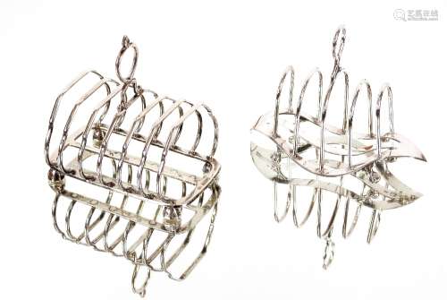 A George V silver six division toast rack, raised