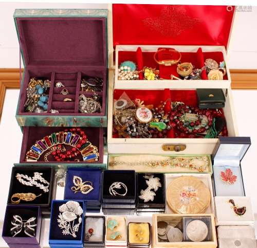 A large quantity of various costume jewellery, to