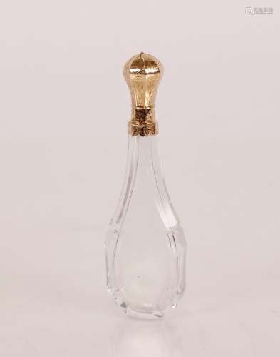 An 18th Century yellow metal topped crystal scent flask, the...