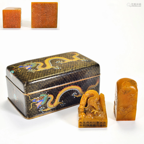 Two Carved Tianhuang Seals with Box Qing Dynasty