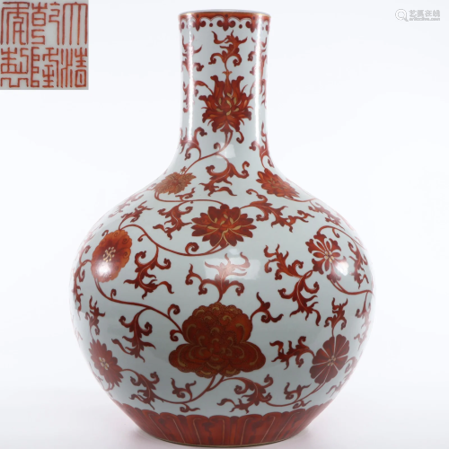 An Iron Red and Gilt Globular Vase Qing Dynasty