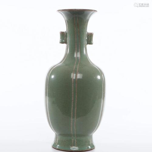 A Longquan Celadon Glazed Vase Qing Dynasty