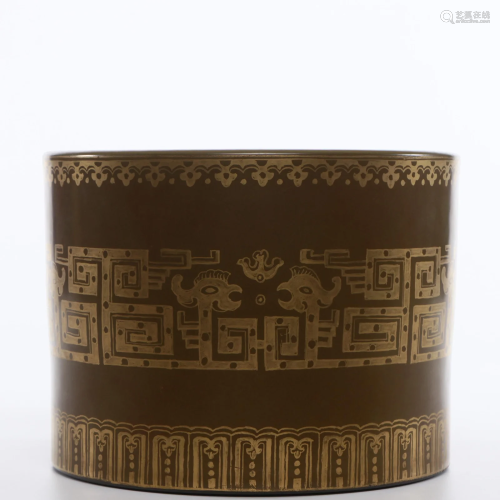 A Tea-dust Glazed and Gilt Brushpot Qing Dynasty