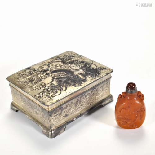 A Carved Amber Snuff Bottle with Box Qing Dynasty