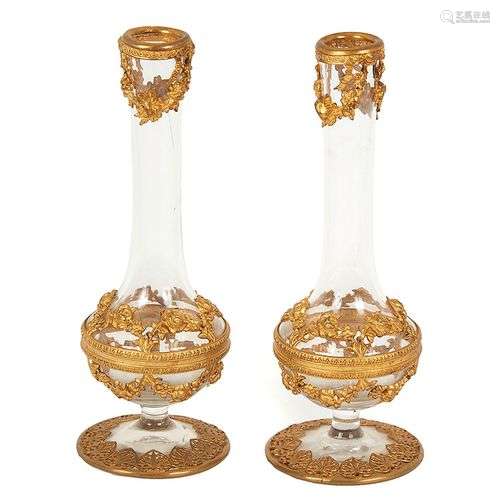 Paire de vases miniatures en verre transparent ornés de rose...