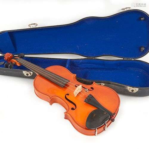 Violon d étude dans son coffret. H: 56 cm