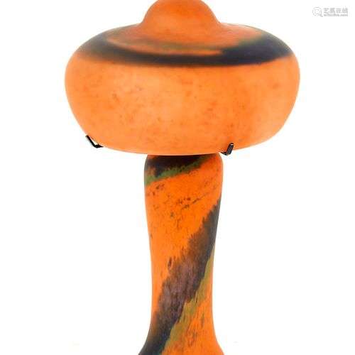 Lampe Champignon en verre à fond marmoréen orangé. Epoque 2è...