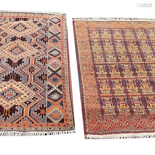 Deux tapis d orient en laine Approximativement 130 x 90 cm
