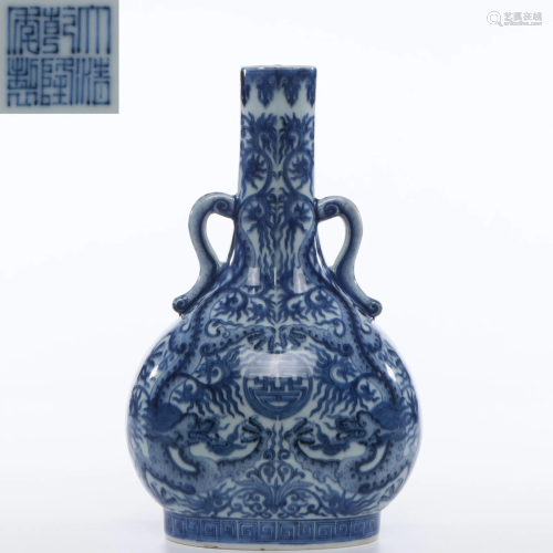 A Blue and White Bottle Vase Qing Dynasty